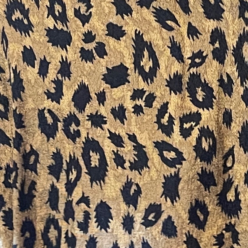 Forever 21 Leopard Print Cropped Button-Up Blouse – Size Small - Picture 4 of 5